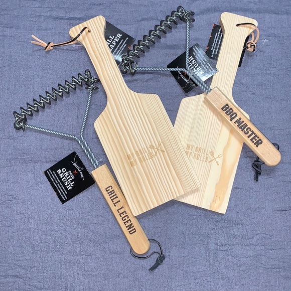 Set of 2 grill brushes and 2 grill scrapers. - Picture 1 of 8